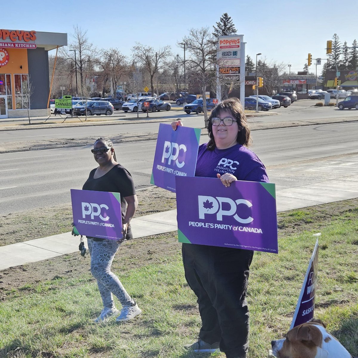 Friday Night PPC Flag Waving Party to raise awareness. 
I'm so proud of my small crew of mighty volunteers who are so passionate for the cause.
These patriots love Canada and despite  the odds, they stand strong and won't compromise their values.
<a href="/MaximeBernier/">Maxime Bernier</a> 
<a href="/peoplespca/">People's Party of Canada</a>