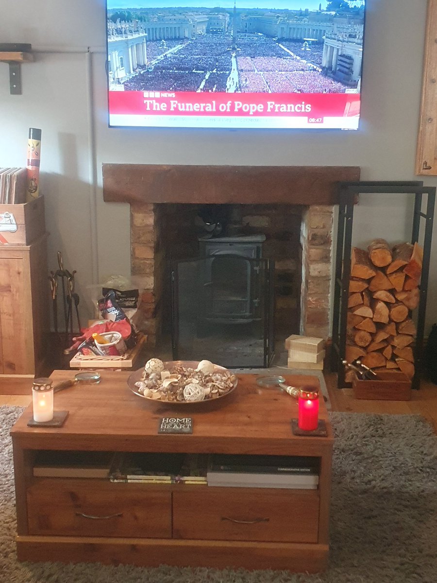 A morning of ironing awaits as I watch the funeral of Pope Francis. 

Candles lit in the memory of a Pope who cared so much for others and continually hoped and prayed for peace.

#RestInPeace 
#PopeFrancis