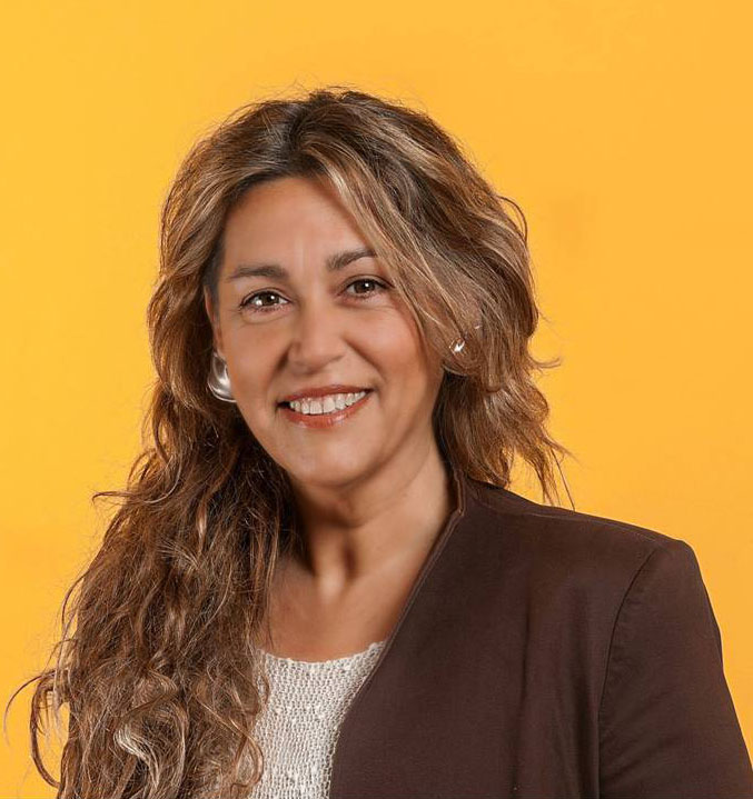 Aquesta senyora és la Blanca Arbell (ERC), ex-batllessa de Canet de Mar, a part del seu sou de 42.000€ anuals facturava 8.000€ diaris a la DGAIA per acollir menas a la casa de colònies de la seva propietat. Heu vist res d'això a TV3?