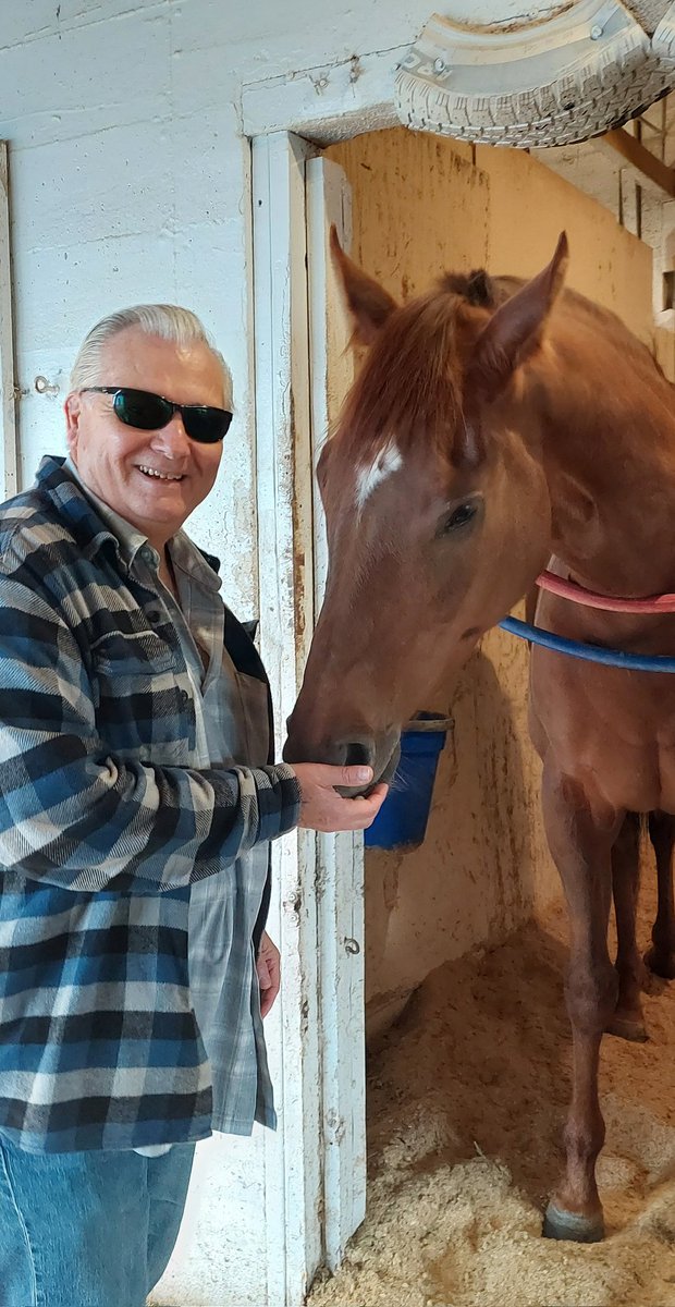 <a href="/SteveKozakmusic/">Steve Kozak</a> with Bakburner, aka Sophie. <a href="/HSTRacingClub/">Hastings Racing Club</a> #HastingsRacecourse