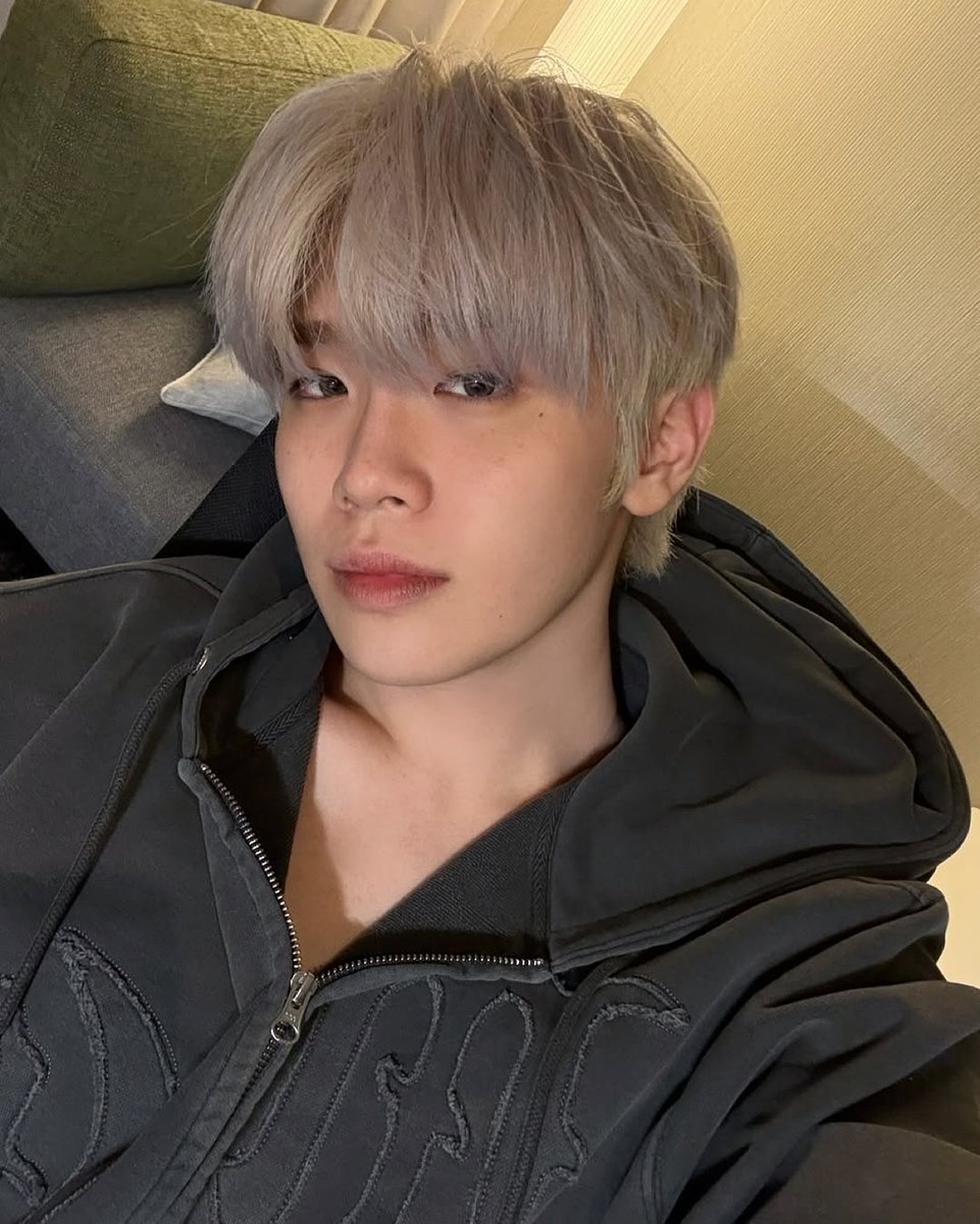 teolaevision's tweet photo. 세팅 전/후 
그냥 둘 다 너무 잘생겨서 말이 안 나옴....
태래 주근깨에다가 밥 비벼 먹을거임 ㅠㅠㅠㅠㅠㅠㅠㅠㅠㅠㅠㅠㅠㅠㅠ https://t.co/P9zjPU6qJN