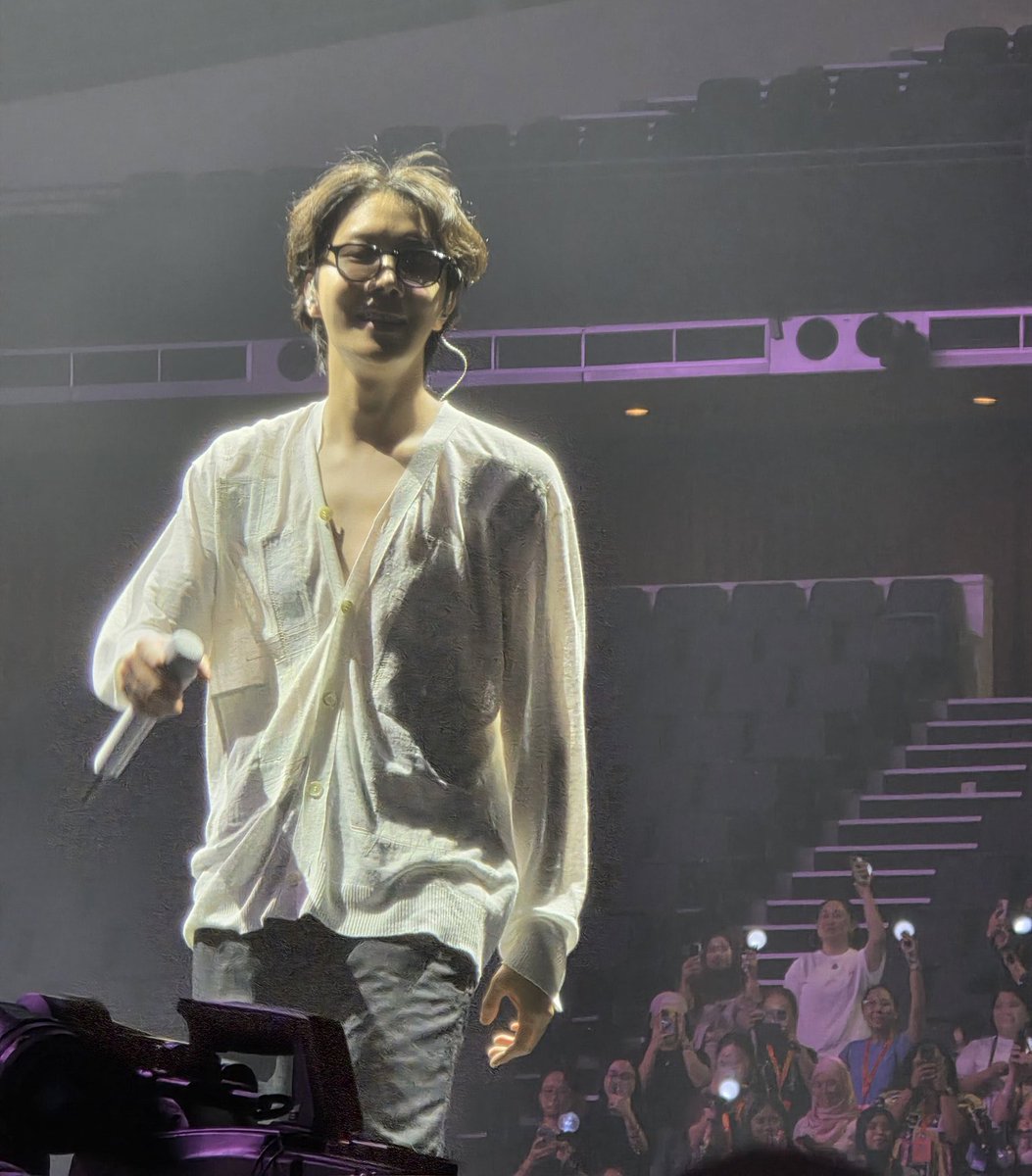Very dreamy, very boyfriend of j-hope