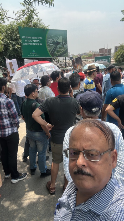 Pranesh Sinha (@sinhapraneshkr) on Twitter photo Super senior citizens and other residents are sitting on the roads in this scorching heat, fighting for the homes they booked over 15 years ago. In all this time, we have seen Govt. change-from <a href="/INCIndia/">Congress</a> to <a href="/BJP4India/">BJP</a> there has been no relief.
<a href="/myogiadityanath/">Yogi Adityanath</a> <a href="/narendramodi/">Narendra Modi</a> Super senior citizens and other residents are sitting on the roads in this scorching heat, fighting for the homes they booked over 15 years ago. In all this time, we have seen Govt. change-from <a href="/INCIndia/">Congress</a> to <a href="/BJP4India/">BJP</a> there has been no relief.
<a href="/myogiadityanath/">Yogi Adityanath</a> <a href="/narendramodi/">Narendra Modi</a>