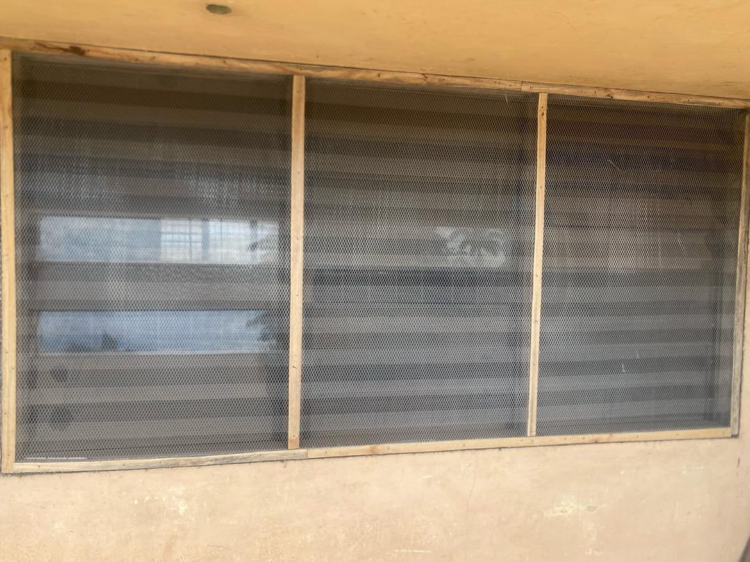 kokoandah's tweet image. We replaced front and back doors, installed burglary proof metals and sealed cracked walls. We installed fresh new window louvers, window nettings and wood frames.  #libraryspace #renovation #infrastructure #partnerships @DangoteGroup @Lafarge_Africa