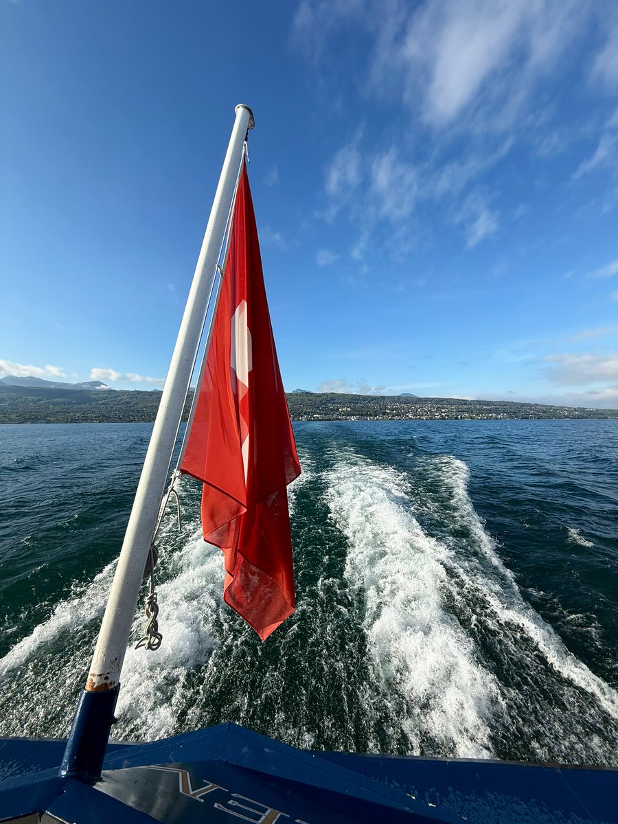 Good morning Lake Geneva 🇨🇭☀️