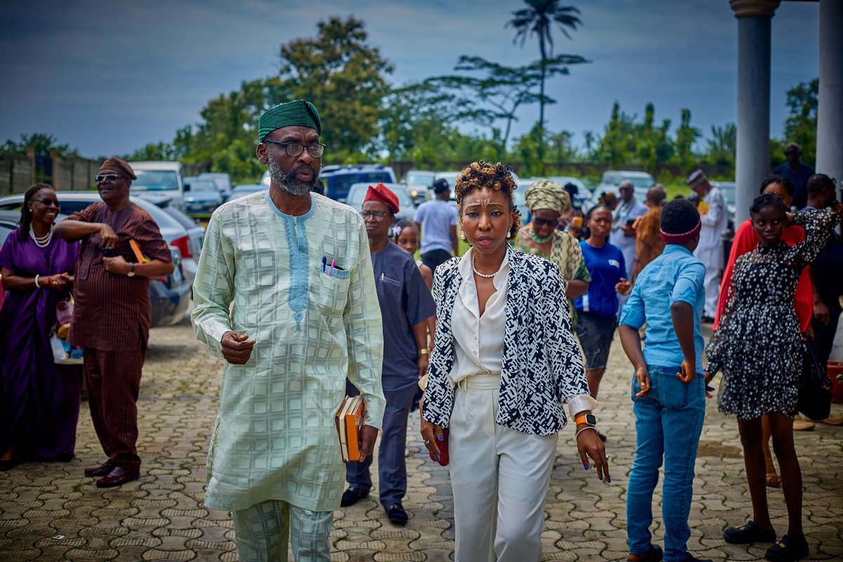 kokoandah's tweet image. So dear friends, it was with great joy and pride that I led distinguished elders and stakeholders in Ibadan city to the commissioning of MAYEIN SMART Library in Eleyele (our second #smartlibrary in Ibadan) #libraryspace #renovation #infrastructure #partnerships @Lafarge_Africa