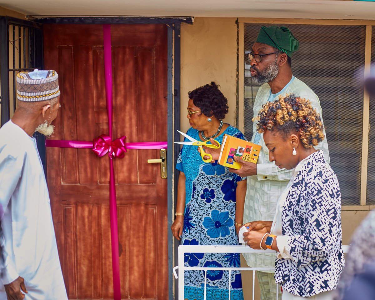 kokoandah's tweet image. So dear friends, it was with great joy and pride that I led distinguished elders and stakeholders in Ibadan city to the commissioning of MAYEIN SMART Library in Eleyele (our second #smartlibrary in Ibadan) #libraryspace #renovation #infrastructure #partnerships @Lafarge_Africa