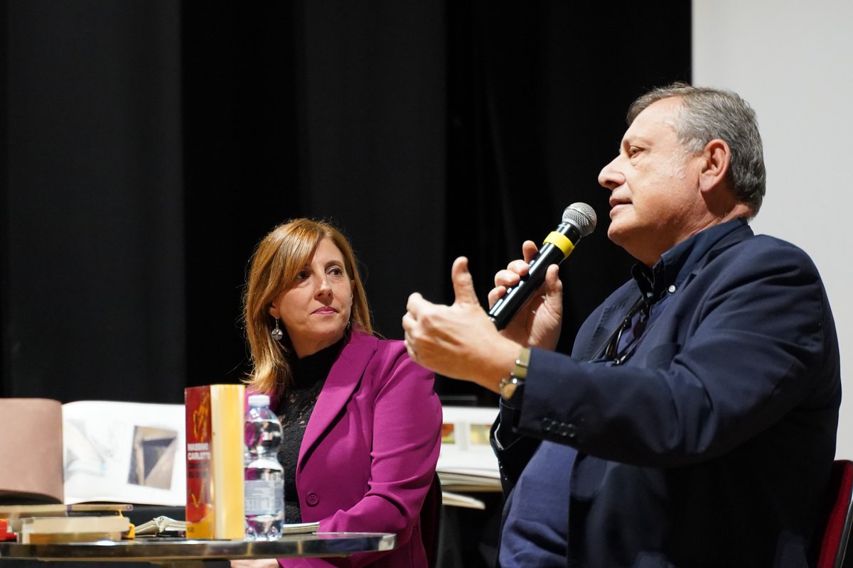 Ieri, 25 aprile, alle 18:00, sul palco del Teatro Electra, si è tenuto l’ultimo evento di questa decima edizione della Fiera del Libro di Iglesias: il talk con Massimo Carlotto dedicato al suo libro “Danzate su di me”.

#XEdizioneFieraDelLibro #FieraDelLibrolglesias #Argonautilus