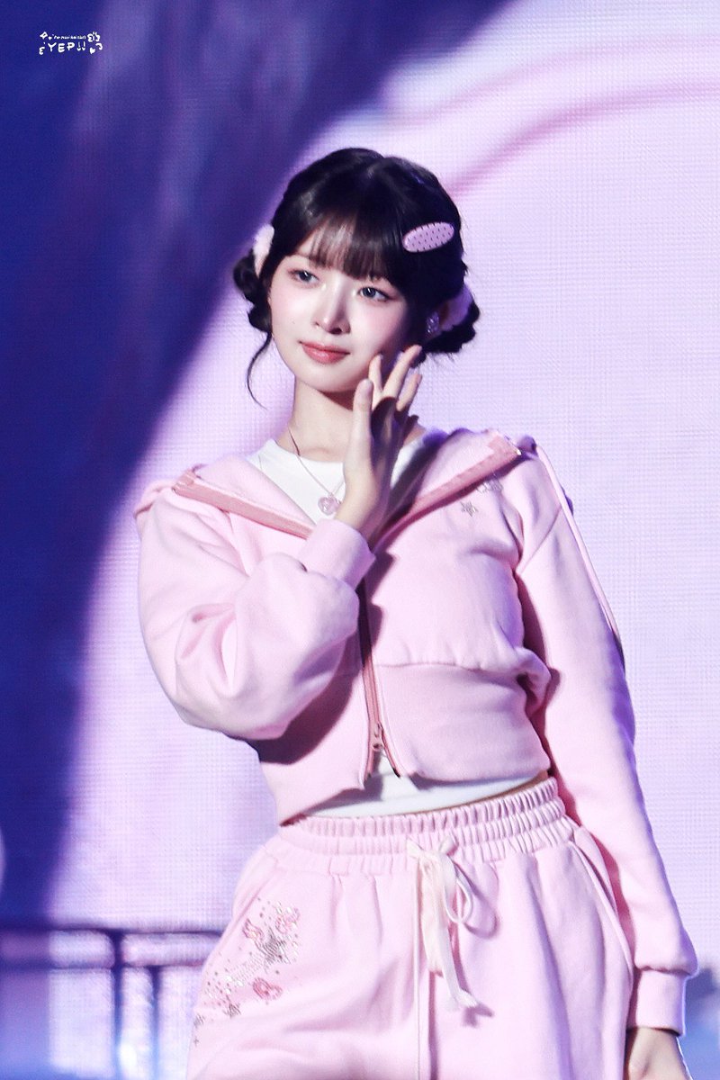 250426
超可愛い💓

#IVE #아이브 
#REI #레이 #レイ