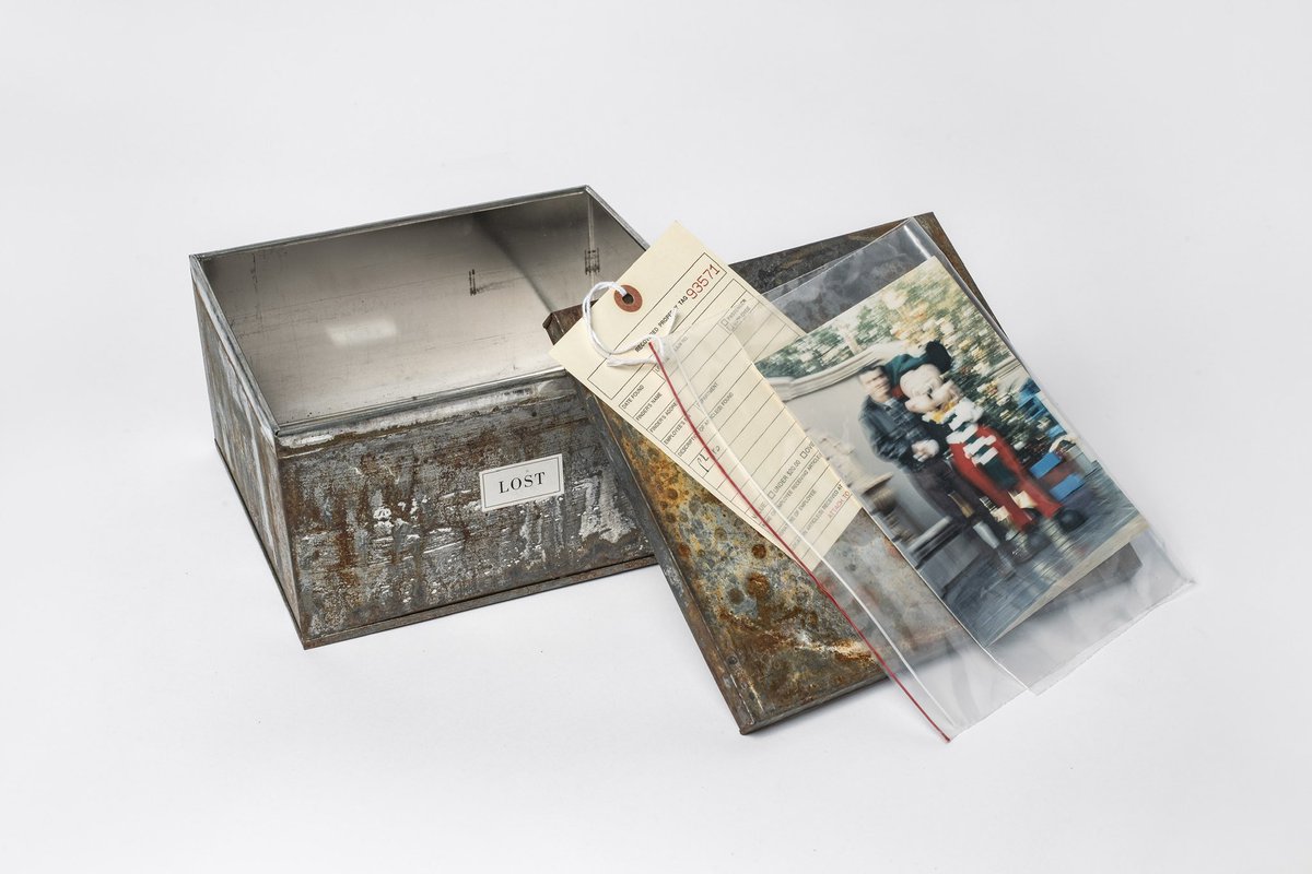 Collection_dbrm's tweet photo. Christian Boltanski « LOST » 1995  

®Collection de Bueil &amp; Ract-Madoux (Paris)

On loan at @MuseeOrangerie for « Dans le Flou, une autre vision de l’art de 1945 à nos jours »

#collectiondebueiletractmadoux #collectiondbrm #collection_dbrm @stanract @Collection_dbrm https://t.co/h5eVLNkV3z