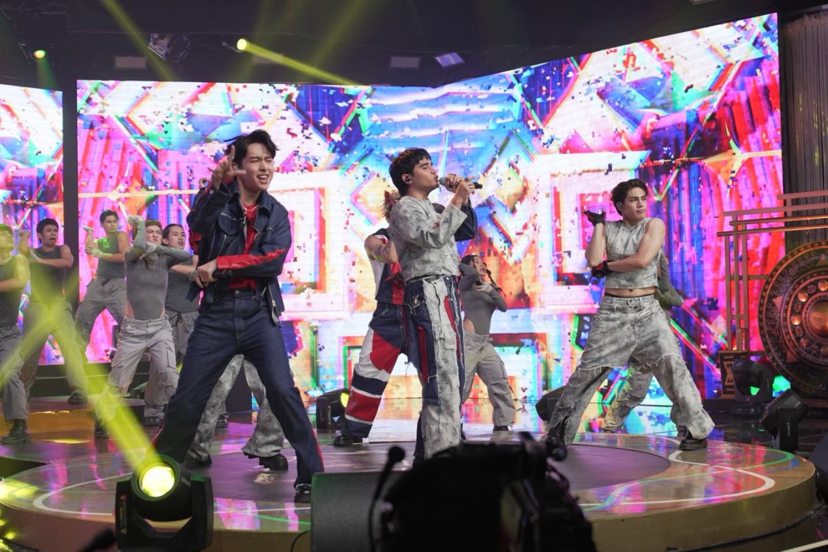 itsShowtimeNa's tweet photo. DUNGKA! #SB19 

#TNTGrandResbakAngHulingTapatan 

Pre-save Simula at Wakas EP here:
🔗 https://t.co/NzFyr2KQvc https://t.co/91L3JJAbCK
