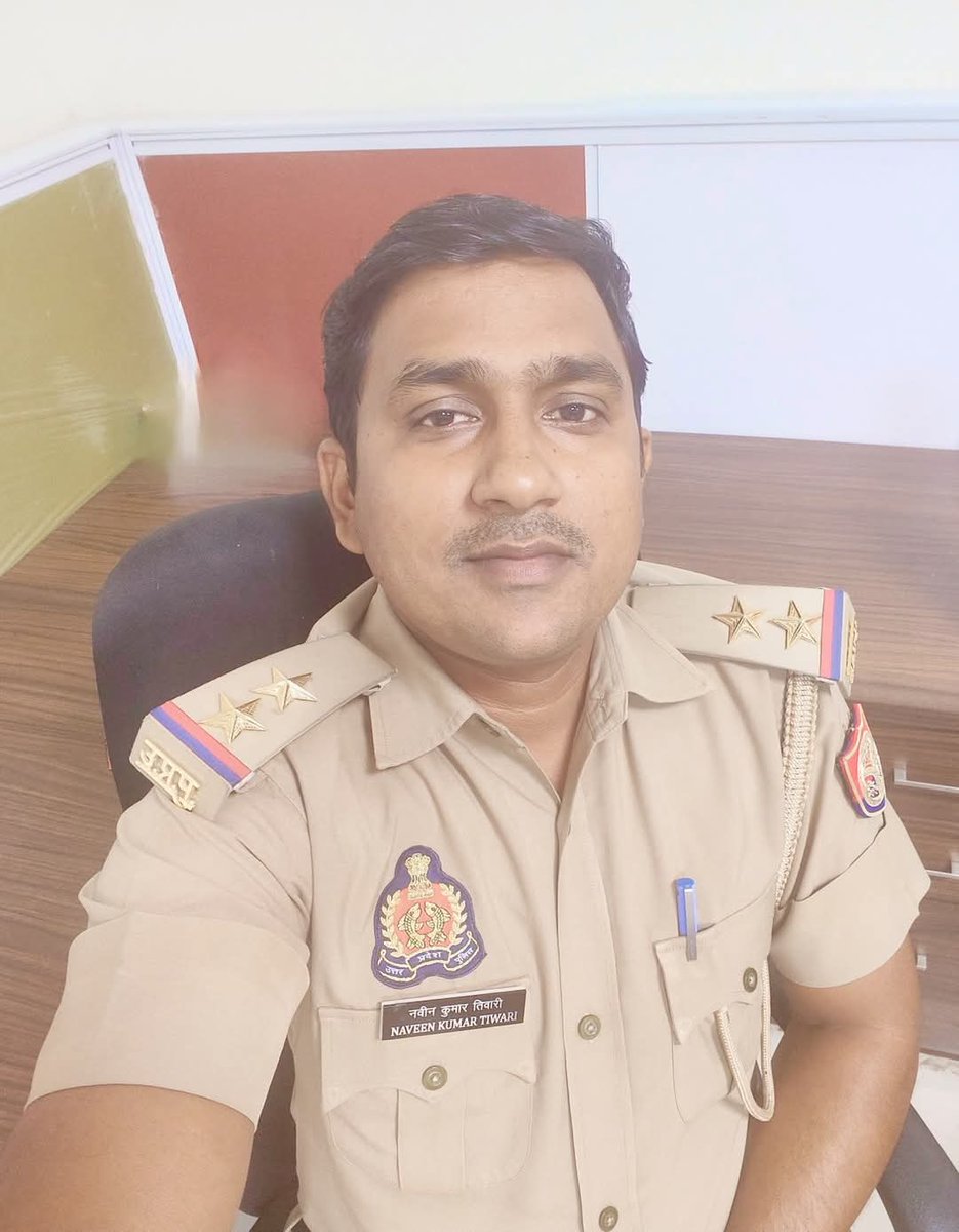 लोग टिकने नहीं देते हैं कभी चोटी पर,
जान-पहचान ढलानों से बनाए रखना।
जाने किस मोड़ पे मिट जाएँ निशाँ मंज़िल के,
राह के ठौर-ठिकानों से बनाए रखना।

#motivationalquotes  #post #todaybestphotochallenge
#bestphotochallenge #Motivation