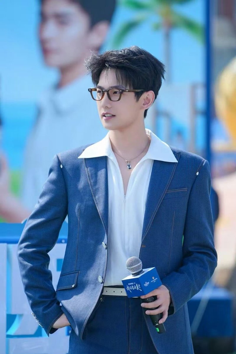 FulltimeBusy09's tweet photo. 杨洋好帅🥰 https://t.co/ryZoYq7YNT
