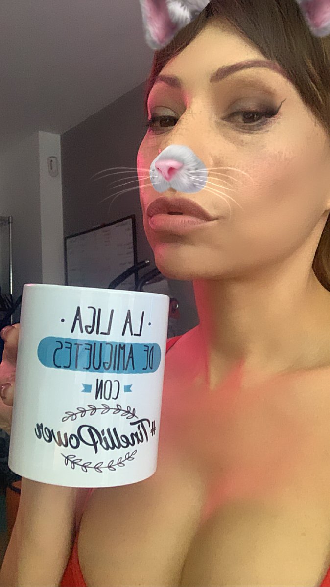 good morning¡¡¡¡  #laratinelli
What are your plans for today? Tell me in the comments.
 I'll read them while I drink my ☕️🥰