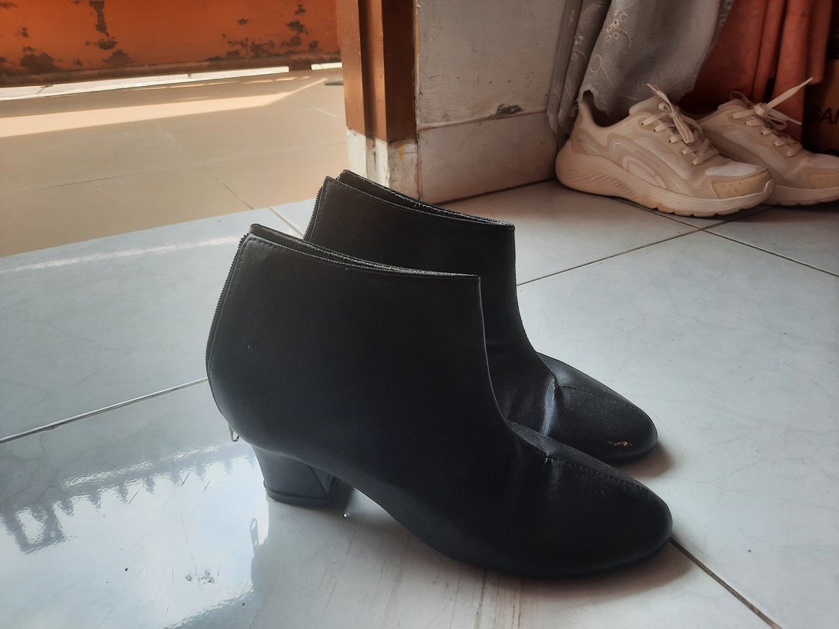 ultrawmew's tweet photo. @cakefhie yukk boots uk 39 (40 mentok) 50k ajaa https://t.co/iDHjR1KQXC