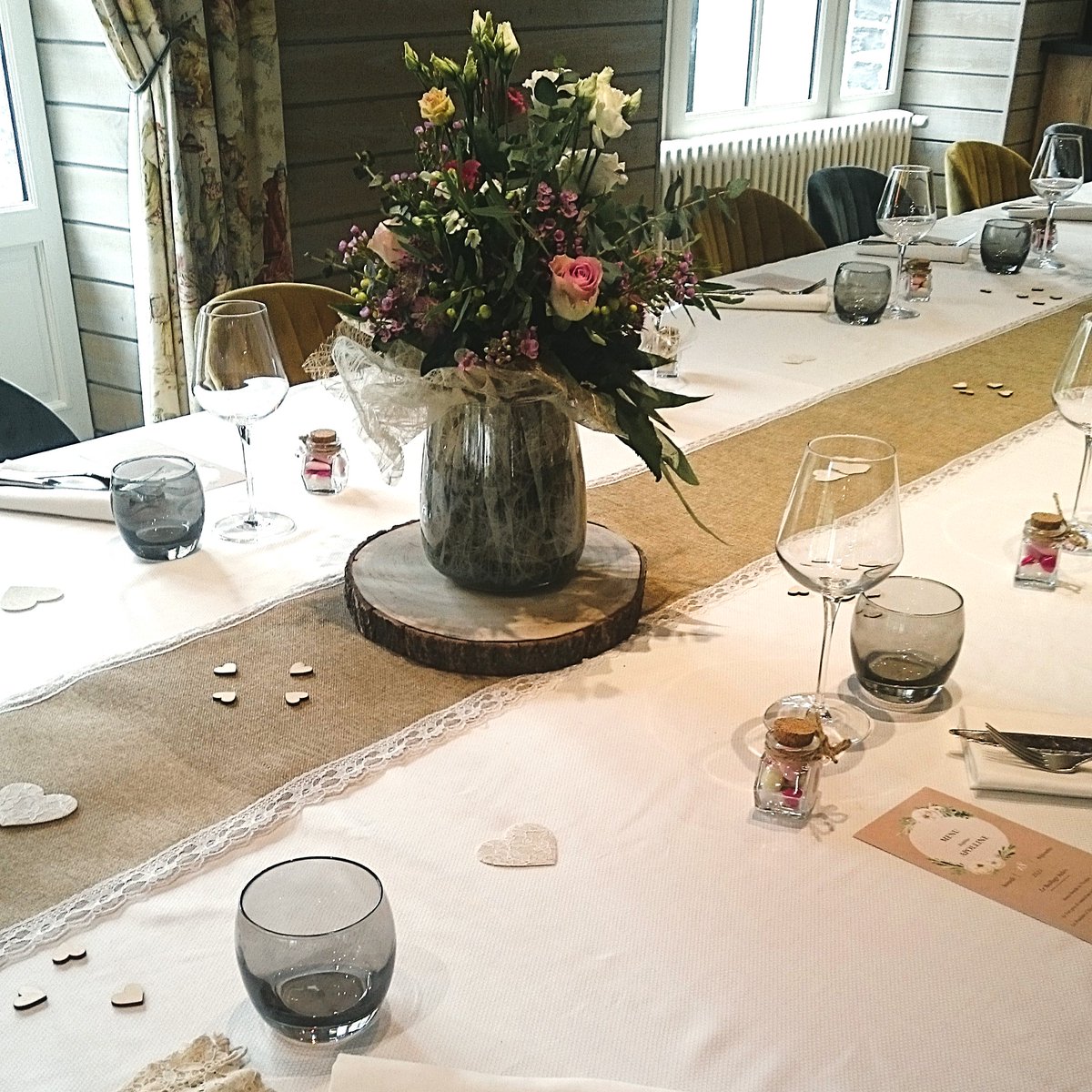 Baptême, communion, mariage.. A chacun son événement, chacun sa déco, chacun son jour J !
Mais toujours en mettant les pieds sous la table grâce à l'équipe du Bailliage ! 

#communion #salledereception #bapteme #cantal #fetedefamille  #evenementiel  #maitrerestaurateur  #auvergne