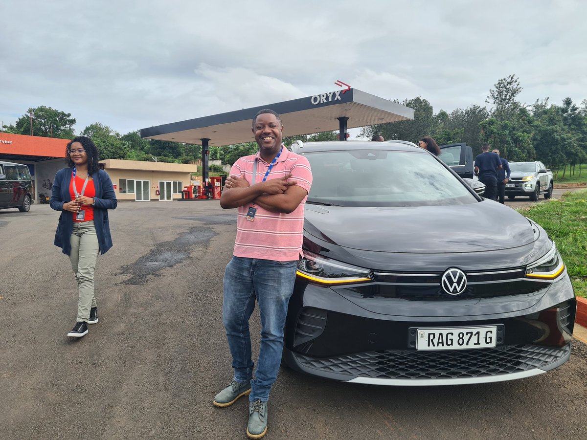 Rwanda 🇷🇼 has some beautiful Roads!

Got to experience the lovely Rwanda 🇷🇼 Countryside driving the awesome VW ID.4 from Kigali to Gashora.

Speed limit was 60 on most roads and 80 on other sections, so I didn't get to push it, but it's a lovely family car.