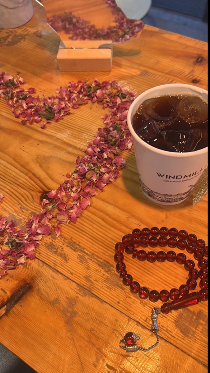 #يخبرني_الصباح
إكتماله بالقهوة🤎