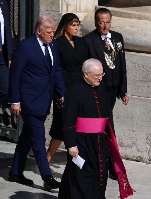 „Why don’t you wear a black suit?“