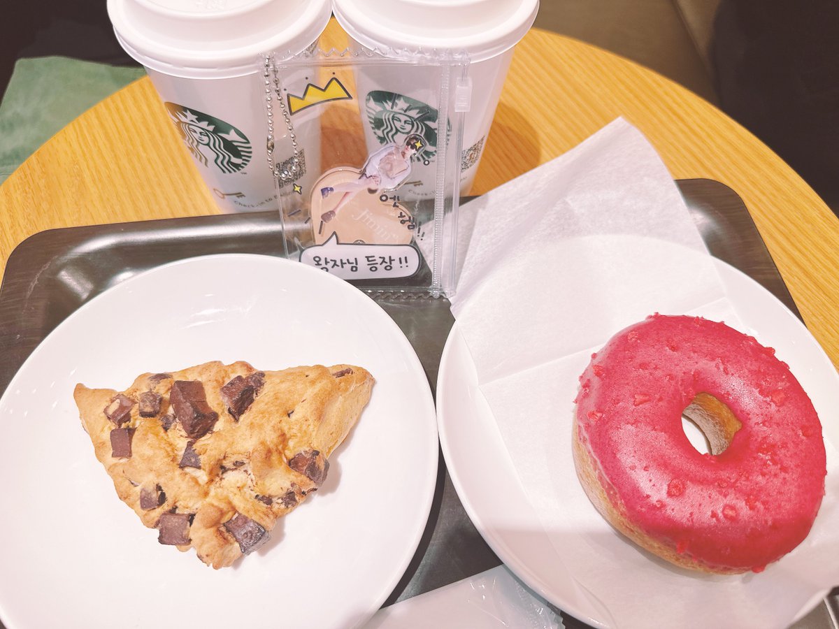 woddyslinky's tweet photo. あんにょん👈 #D46
12thAnv. #D48
ひっさびさ
次男とデート
お財布買ってもらった
長財布派から三つ折財布へ
入るのか…w
🐨🐹🐱🐿🐥🐻🐰
今日も7人の健康と無事と幸せを祈る
#BTS_IS_7
#BTSARMYPROMISE2025
#WeLoveYouJimin
I vote #JIMIN from #BTS to
#TOP200MALESINGERS
@TOP100KPOP https://t.co/nQKOgR2o8f