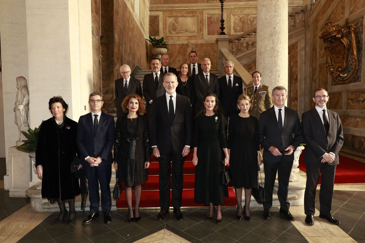 Miss Bennet tweet media