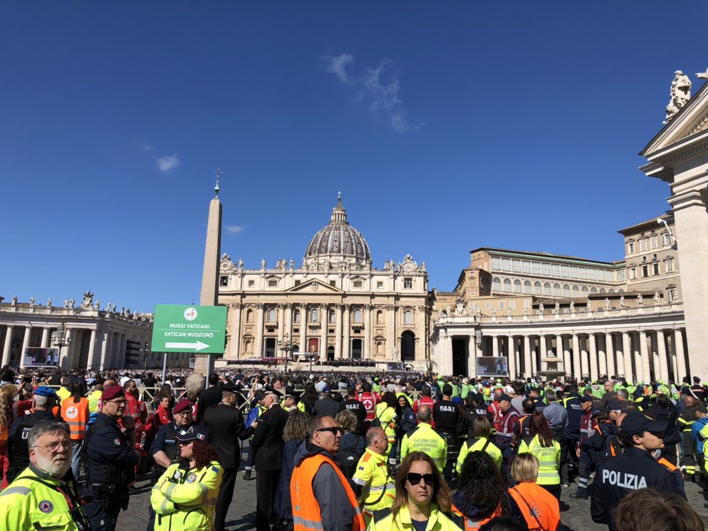 josephja's tweet photo. #PapaFrancesco https://t.co/PxApNxfZvy