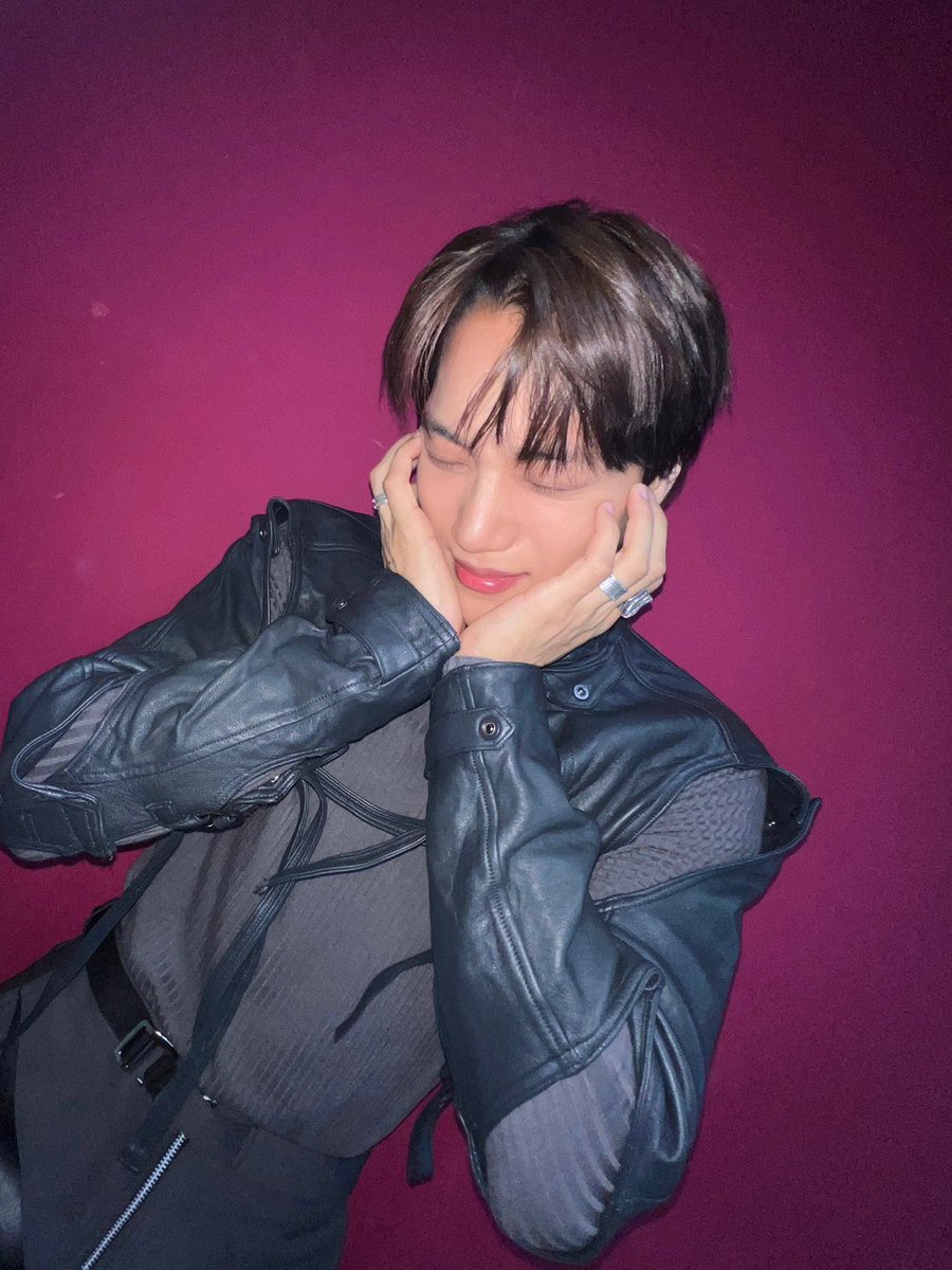 weareoneEXO's tweet photo. 🫤😉😌 
#KAI #카이 
#EXO #엑소 #weareoneEXO
#WaitOnMe #KAI_WaitOnMe 
#MusicCore #음악중심 https://t.co/3qnml6Qsay