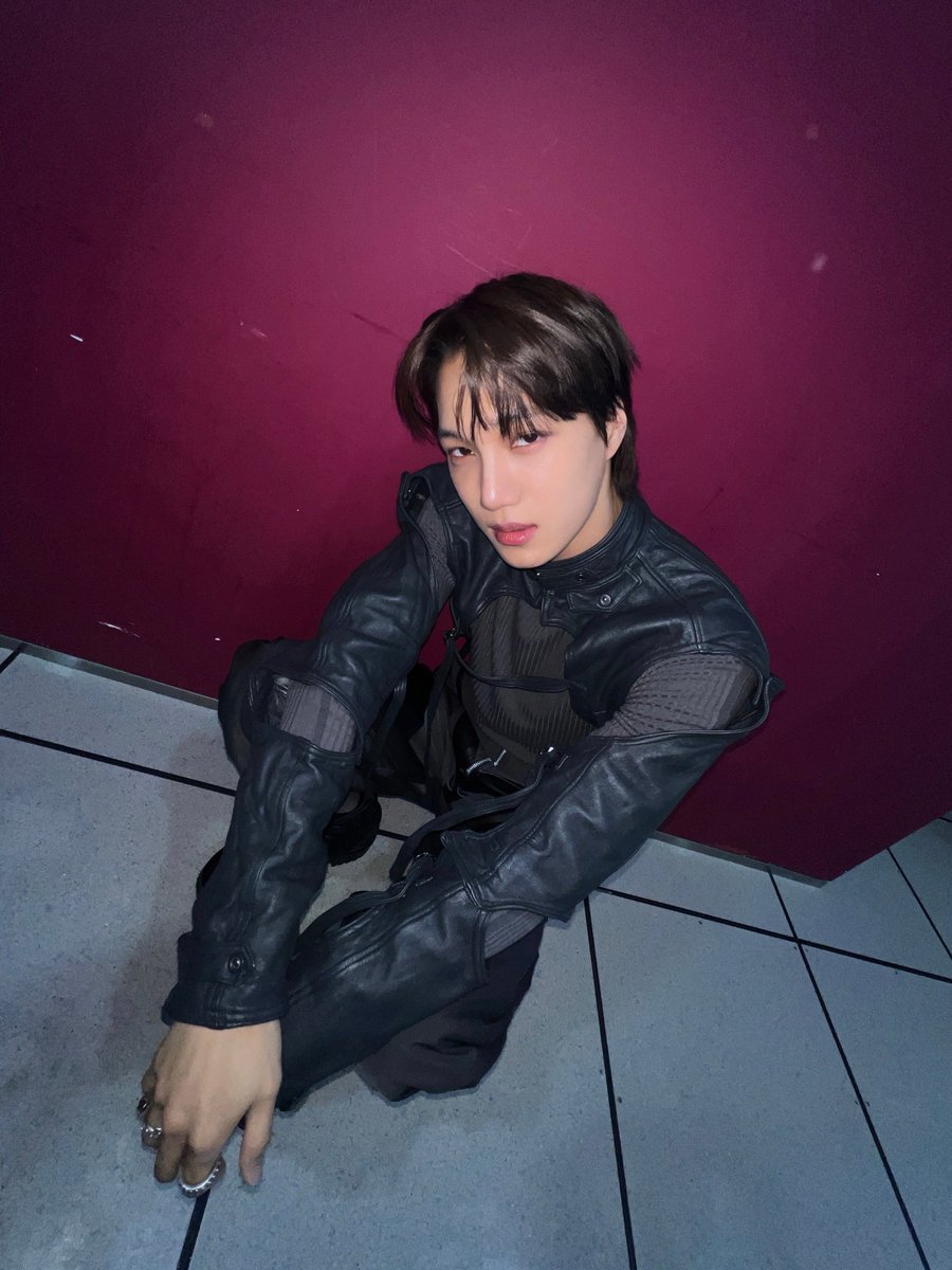 weareoneEXO's tweet photo. 🫤😉😌 
#KAI #카이 
#EXO #엑소 #weareoneEXO
#WaitOnMe #KAI_WaitOnMe 
#MusicCore #음악중심 https://t.co/3qnml6Qsay