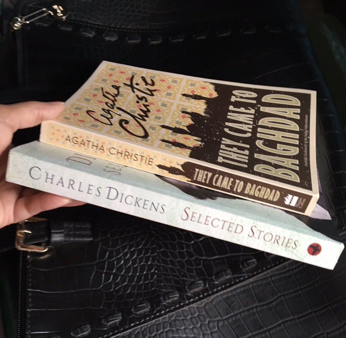 SepiaBose's tweet photo. Enjoy books with popsicle! In summer nothing could be better than that. https://t.co/laRAfBvZQH