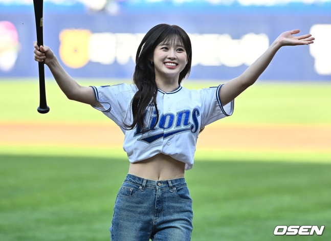 PHOTO】LIGHTSUM チョウォン＆ナヨン、始球・始打式に登場…仲睦まじい