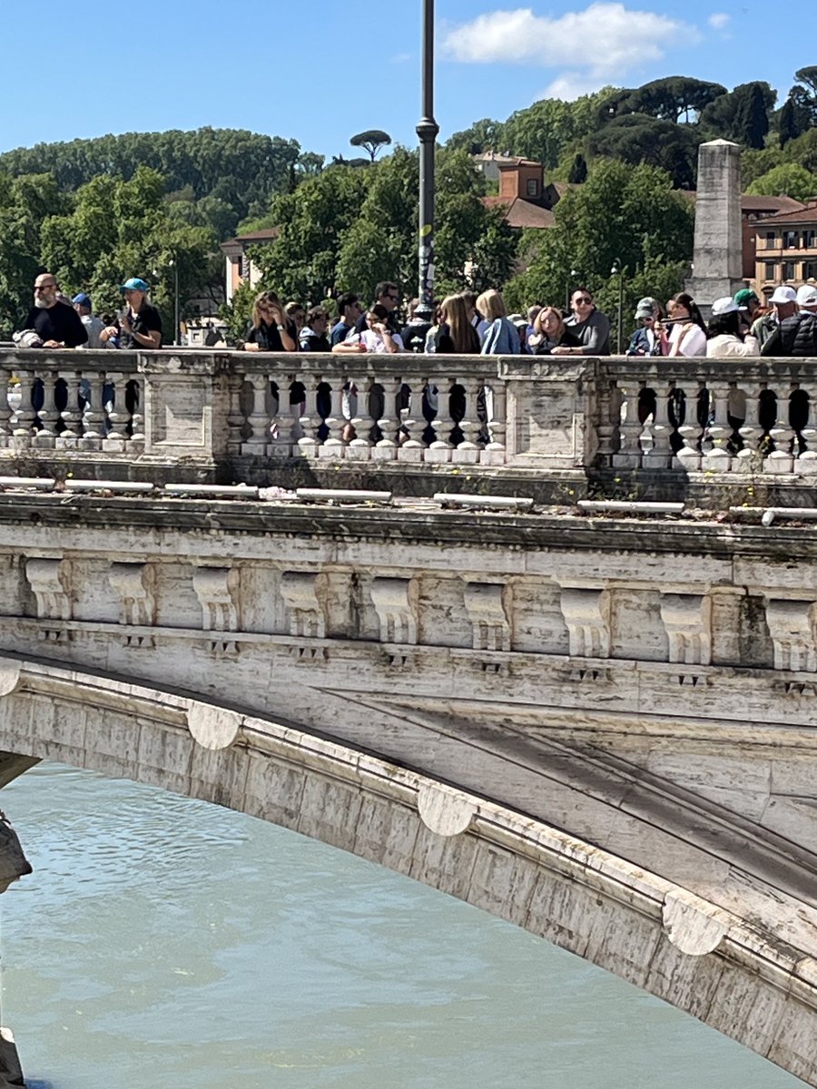 Lisa Holland (@lisaatsky) on Twitter photo Crowds as far back as the bridges of the Tiber for Pope’s funeral <a href="/nmsonline/">Nick Stylianou 👀</a> <a href="/baglivo_s/">Simone Baglivo</a> Crowds as far back as the bridges of the Tiber for Pope’s funeral <a href="/nmsonline/">Nick Stylianou 👀</a> <a href="/baglivo_s/">Simone Baglivo</a>