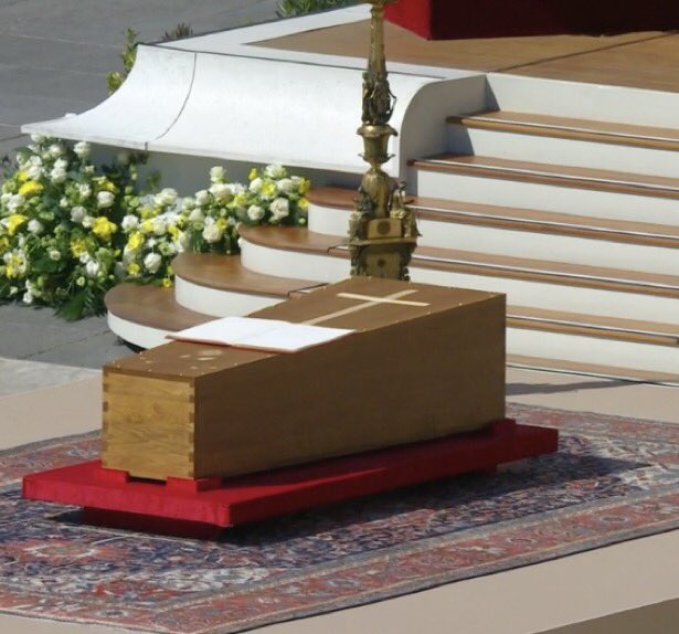 diaconatoromano's tweet photo. Et inhabitabo in domo Domini in longitudinem dierum! #PapaFrancesco #26aprile #esequie #Vita https://t.co/5fJnmEHL3w