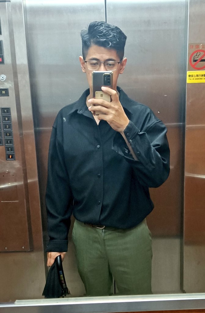 怎麼看好像一點像發福的大叔穿著