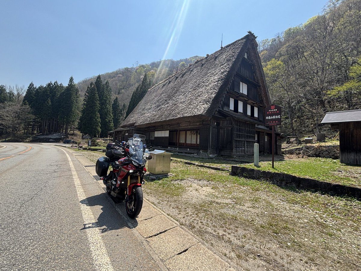 明日は
【北アルプス大橋】行き
国41号を南下して
下呂【鶏ちゃん専門店杉の子】
地元料理を堪能して
帰宅します

1泊2日のツーリングは楽だ

飛騨せせらぎ街道
荘川桜
御母衣ダム
白川郷