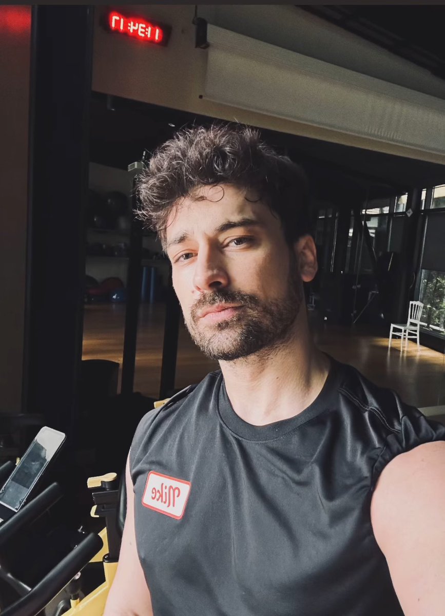 Yaş aldıkça daha da gençleşmesi bakalım birine sürpriz projeler bekliyor bu yakışıklıdan. #AlpNavruz