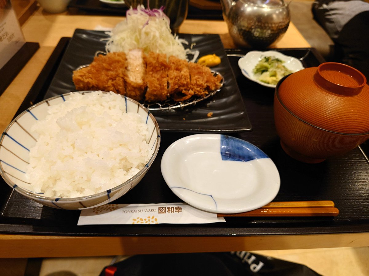 MRSES13's tweet photo. かなり久々の和幸の定食！
＃とんかつ和幸 https://t.co/8niuPP7olP