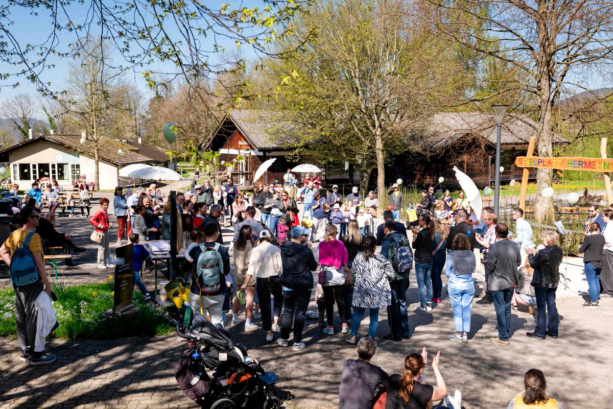 Boldern (@boldernzh) on Twitter photo Danke Tages-Anzeiger für die schöne Berichterstattung:
tagesanzeiger.ch/dorfleben-maen…
#Boldern #Bolderninspiriert #Männedorf #SpielplatzHermelin #Tilia #HotelBoldern
Danke allen Besucherinnen und Besucher: <a href="/8708Maennedorf/">Gemeinde Männedorf</a> <a href="/ZSZonline/">Zürichsee-Zeitung</a> <a href="/tagesanzeiger/">tagesanzeiger</a> <a href="/ErnstWyrsch/">Ernst Wyrsch</a>
📷Fotocredit: <a href="/repfl/">Rene Pfluger</a> Danke Tages-Anzeiger für die schöne Berichterstattung:
tagesanzeiger.ch/dorfleben-maen…
#Boldern #Bolderninspiriert #Männedorf #SpielplatzHermelin #Tilia #HotelBoldern
Danke allen Besucherinnen und Besucher: <a href="/8708Maennedorf/">Gemeinde Männedorf</a> <a href="/ZSZonline/">Zürichsee-Zeitung</a> <a href="/tagesanzeiger/">tagesanzeiger</a> <a href="/ErnstWyrsch/">Ernst Wyrsch</a>
📷Fotocredit: <a href="/repfl/">Rene Pfluger</a>