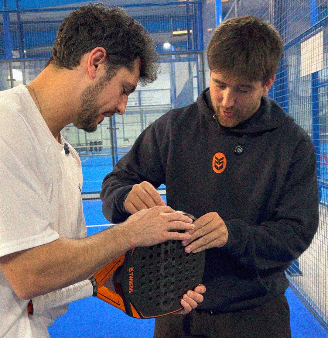 𝙉𝙐𝙀𝙑𝘼 𝙋𝘼𝙇𝘼 𝙏𝙒𝙊𝙁𝙄𝙑𝙀

Nueva acción de nuestro año CENTENARY... nos asociamos a SECCO para fabricar 25 palas limitadas de increíble nivel. Otro lanzamiento exclusivo en TwoFive.

Felices de apoyar a proyectos jóvenes e ilusionantes!
🔗 twofivegloves.com/twofive-x-secc…