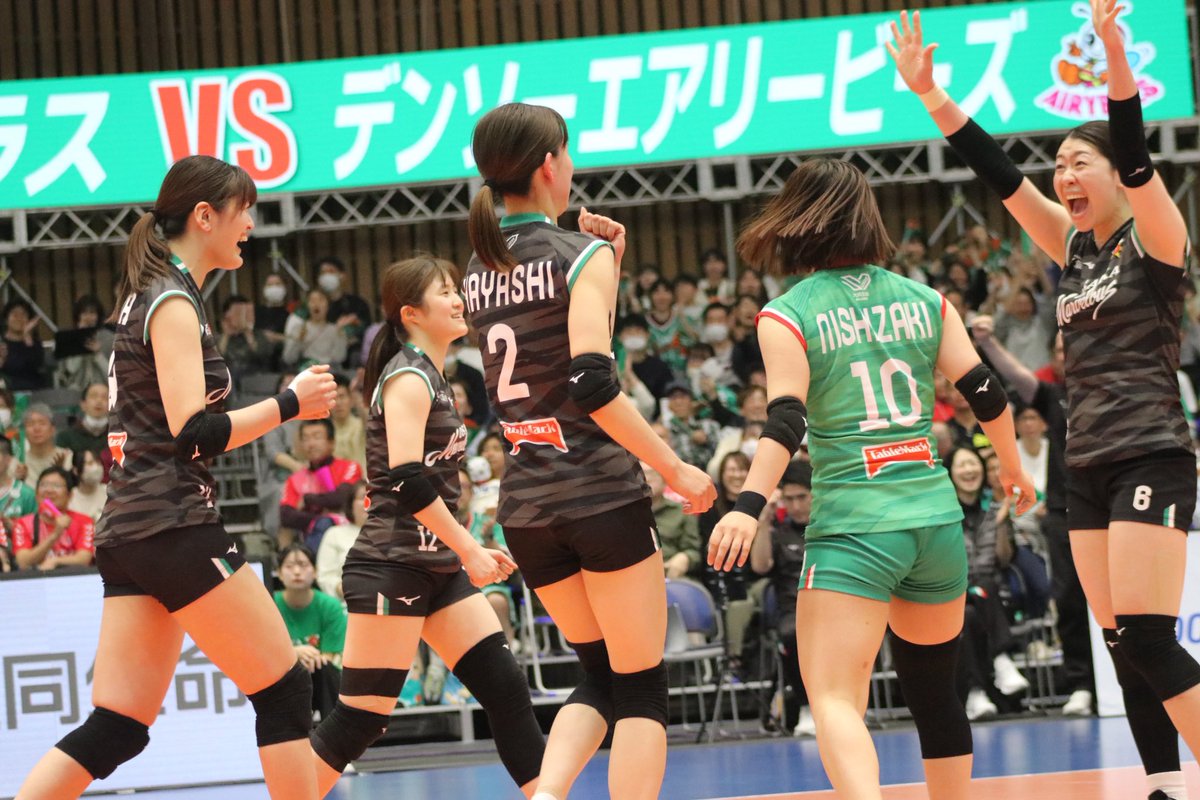 Marvelous_vb's tweet photo. ⚡️試合速報⚡️
2024-25大同生命SV.LEAGUE WOMEN
CHAMPIONSHIP SemiFinals
GAME 2

4/26 (土) 
vs #デンソーエアリービーズ

1️⃣ ⭐️25-14
2️⃣ 21-25
3️⃣ ⭐️25-22
4️⃣ ⭐️25-15

終盤連続得点で相手を突き放し
3-1で勝利🙌

皆さんの応援が大きな力になりました
明日もよろしくお願いします🥺

#大阪マーヴェラス
#大同生命SVリーグ
#バレーボール
#SVリーグみるならJSPORTS

📺放送
J SPORTS オンデマンド
全試合LIVE配信中✨

https://t.co/MPBTQlyBuF…