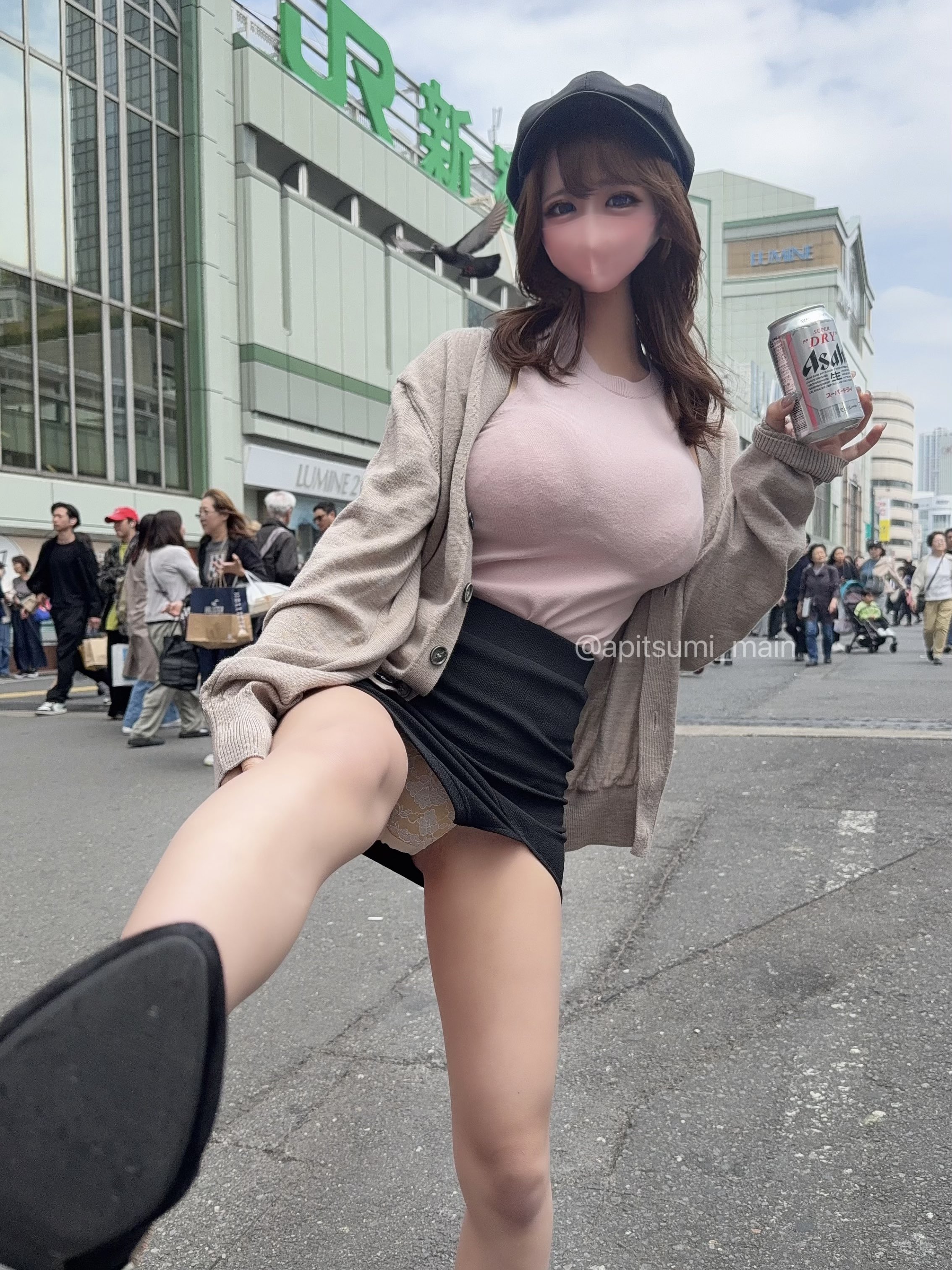 あぴ（Api）は、人生詰みました。のパンチラ（@apitsumi_main）｜駅前で飲んでた♡（合成じゃ無いよ）