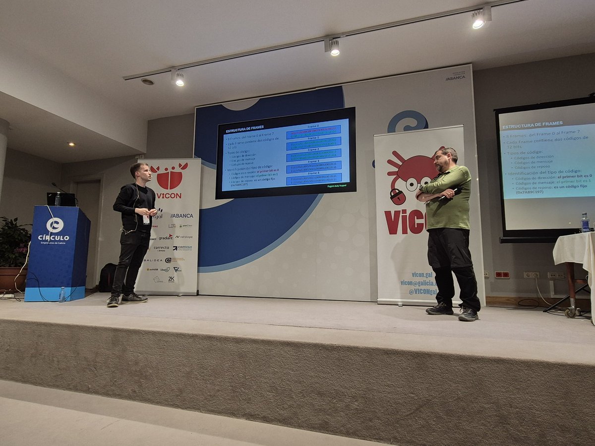 Tenía muchas ganas de disfrutar de esta charla tan explosiva 🤪💣
¡Menudos cracks!
<a href="/JoelSernaMoreno/">Joel Serna Moreno</a> <a href="/RadioHacking/">David Marugán</a>