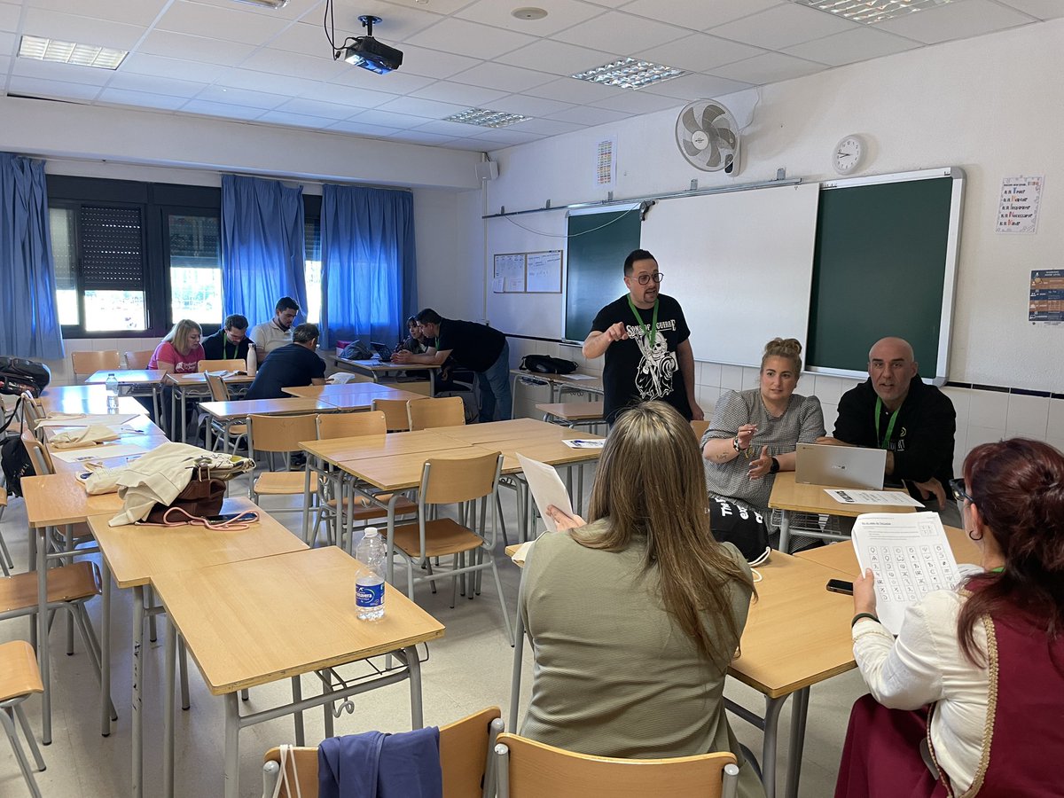 ¿Puede un videojuego entrar en el aula? Claro que sí @m_chumillas nos acerca Keep Talking and… #JGA25