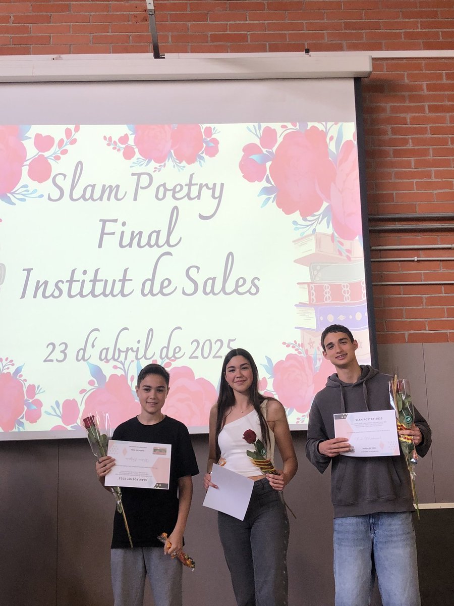 Setmana de Sant Jordi al Sales: màgia en anglès, intercanvi de llibres, recomanacions amb @noemislecturas, xerrades literàries, competicions poètiques, vitralls de flors i dracs voladors 🌹📚🐉