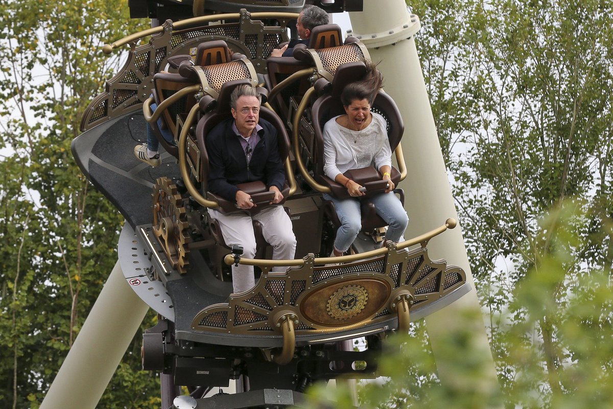 Bart De Wever (@bart_dewever) on Twitter photo Ik wens <a href="/valerievanpeel/">Valerie Van Peel</a> ontzettend veel succes toe op de rollercoaster van het voorzitterschap. Ze gaat dat ongetwijfeld zeer goed doen! 😉 Ik wens <a href="/valerievanpeel/">Valerie Van Peel</a> ontzettend veel succes toe op de rollercoaster van het voorzitterschap. Ze gaat dat ongetwijfeld zeer goed doen! 😉