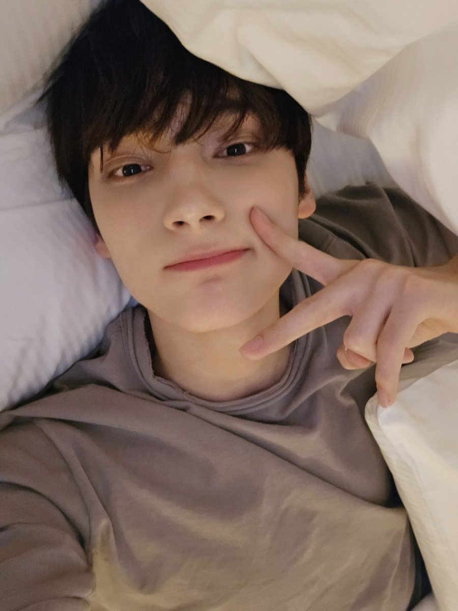 [250426] #HUENINGKAI Weverse

“moa, sleep well~ 😴”