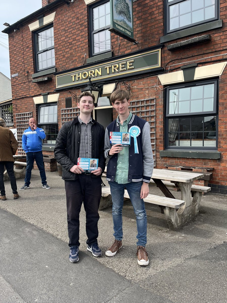 CharlesAPugsley's tweet image. Out in Swadlincote West today backing @JosephTurrell7 for the local elections. Massive buzz on the doorstep! People are FED UP with being ignored. Change is coming! Let’s make it happen this May. ➡️🩵
#Swadlincote #VoteReform #LocalElections2025 #TimeForChange