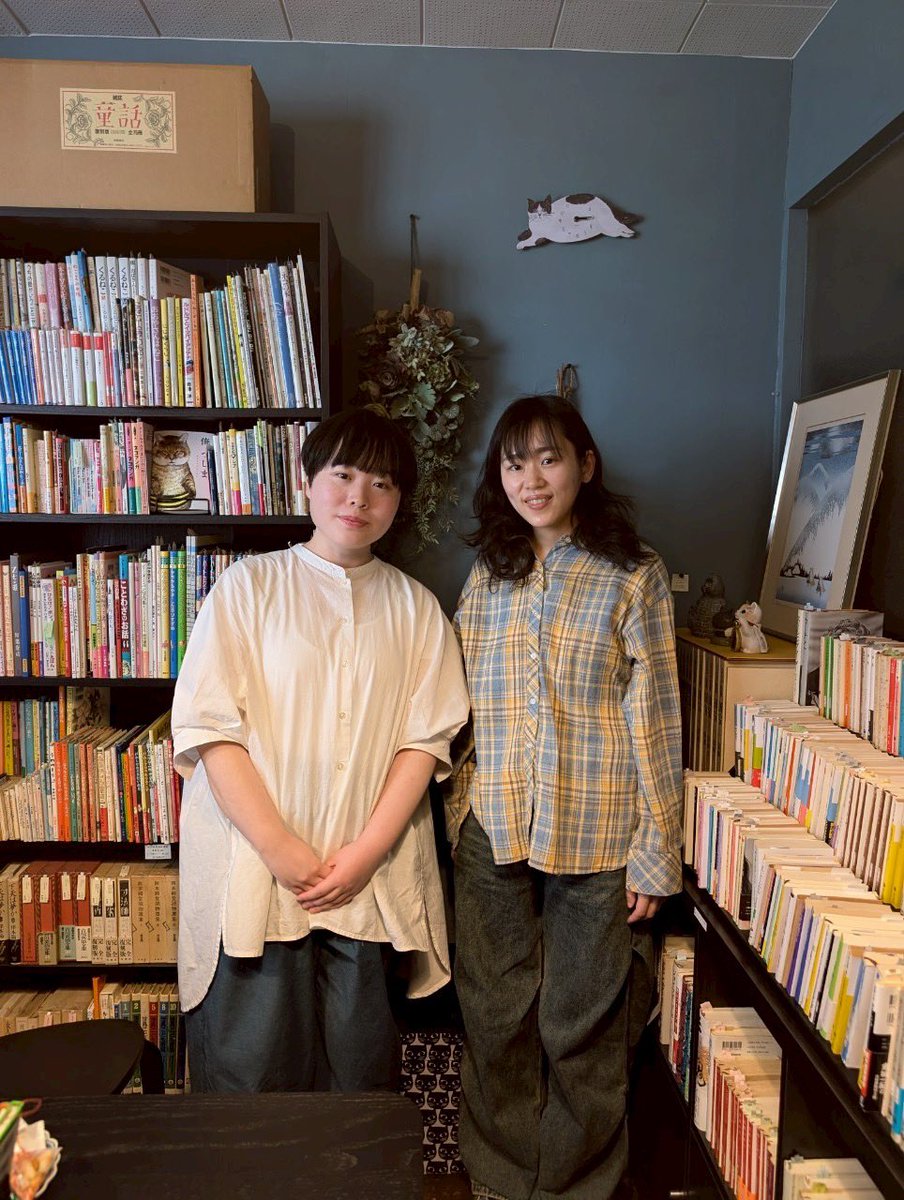 haruka_listen's tweet photo. 【おでかけ日記📖】

福岡市中央区白金にある、こぢんまりとした雰囲気が素敵な古本屋さん(古本［ねこのて]neko noteさん)でビビッ！ときた本を買いました📕

購入本、タイトルが過激なものが多いですが、病んでないです‼︎笑

 #福岡古本屋   #楽しい休日　#おでかけ　#nekonote https://t.co/ccnTKUVyUV