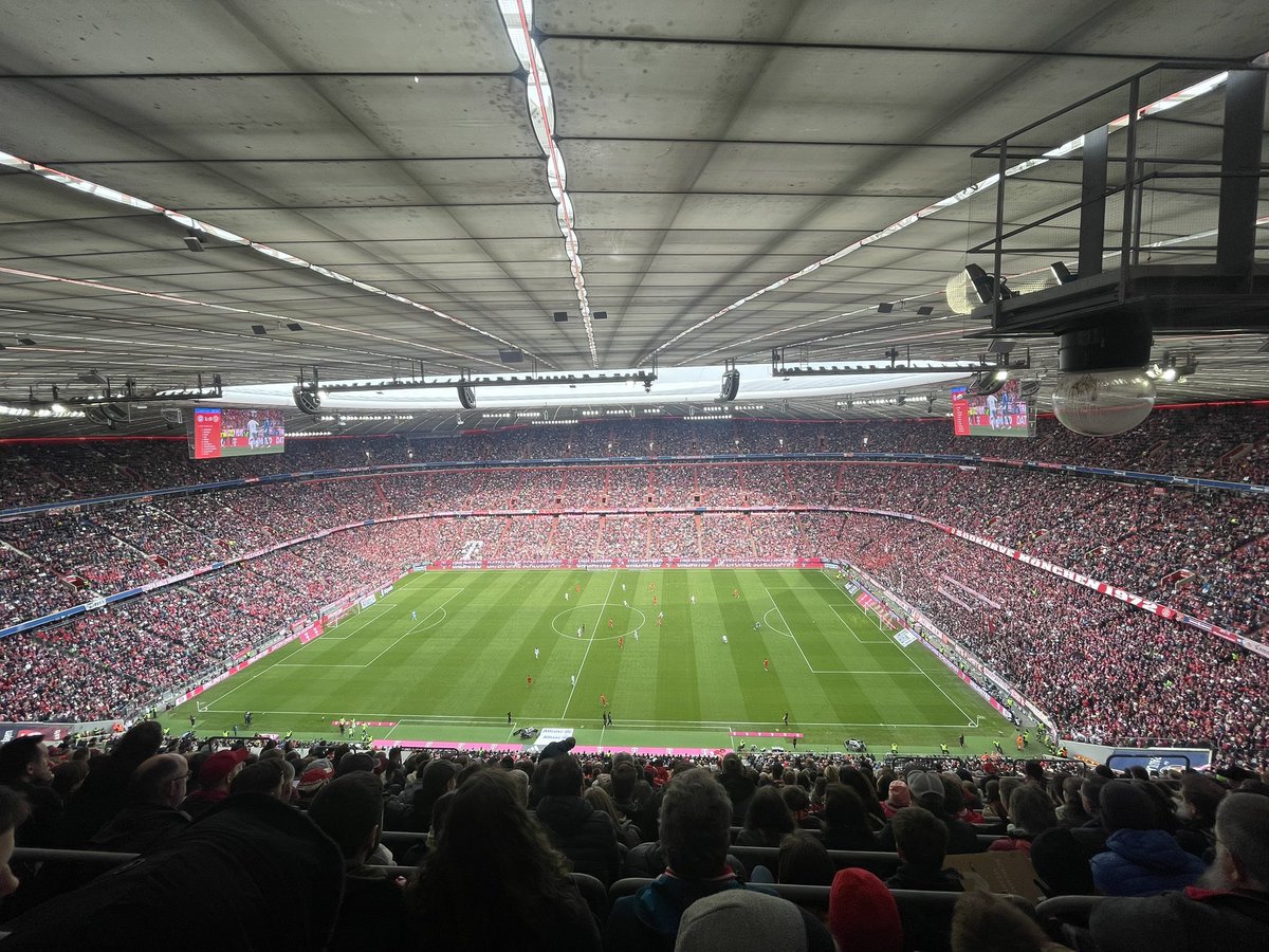 munichvilla1982's tweet photo. Would rather be at Wembley… but hey. 1-0 Bayern https://t.co/NiAccfIAa2