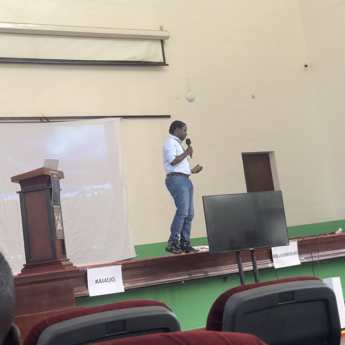petercodes34's tweet photo. Mr. Timothy Byekwaso
Introducing us to the βRole of AI in Uganda Digital Transformation Agenda β
#AIFestUG
#AI4UG #BuildWithAI
@gdgmuk https://t.co/f0gOhqiihB