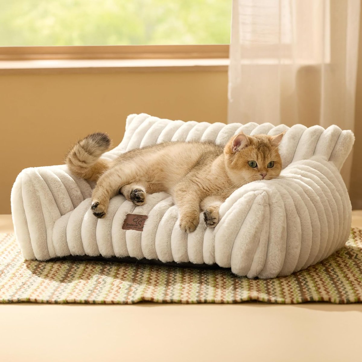 LabibTech2790's tweet image. Bedsure Cute Couch for Pets
Visit Now Amazon=amzn.to/44GYBGs
Does your pet get anxious? The Hoewina calming donut bed can help! Perfect for indoor cats, puppies, and small dog breeds. The raised edges provide a sense of security, helping to reduce anxiety and promote